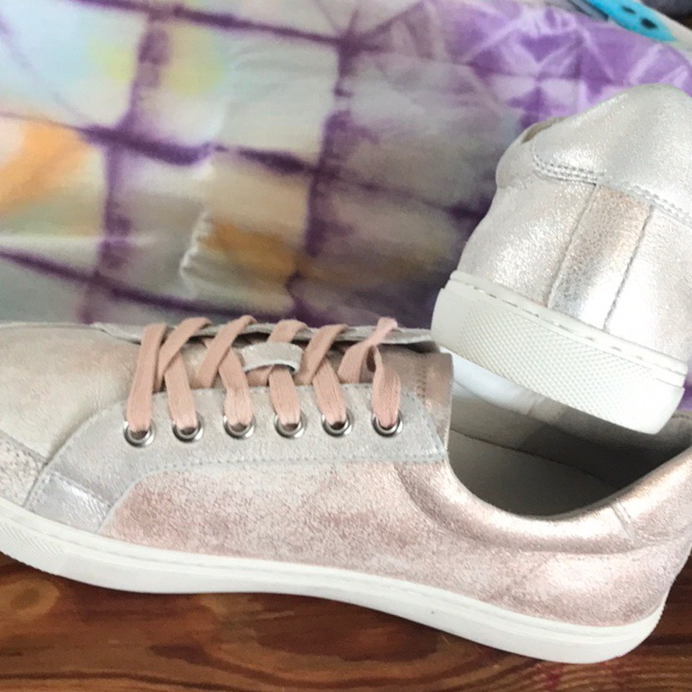 J/Slide Metallic Rose Sneaker Like New NEW